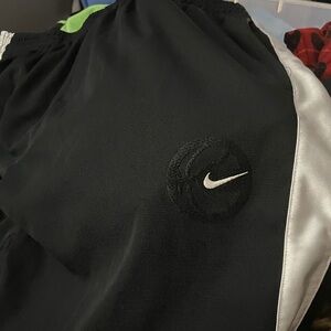 Vintage Nike Men’s Black basketball pants with White Side Stripe XXL